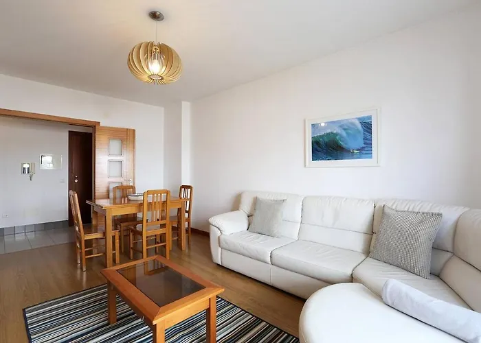 Hills And Waves Назаре